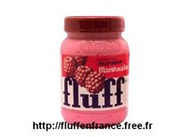 un pot classique de marshmallow fluff à la framboise. Pot en verre et bouchon en plastique